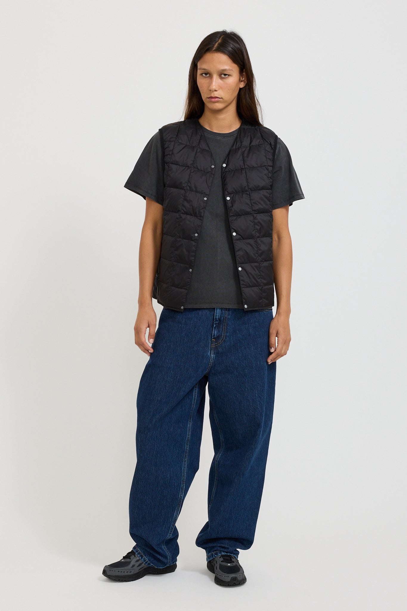 Taion | Womens V Neck Button Down Vest Black | Maplestore