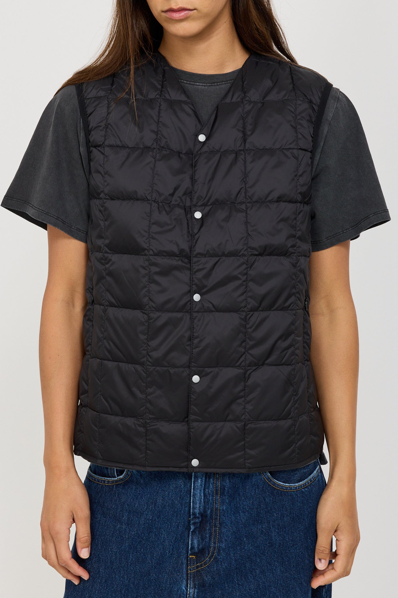 Taion | Womens V Neck Button Down Vest Black | Maplestore