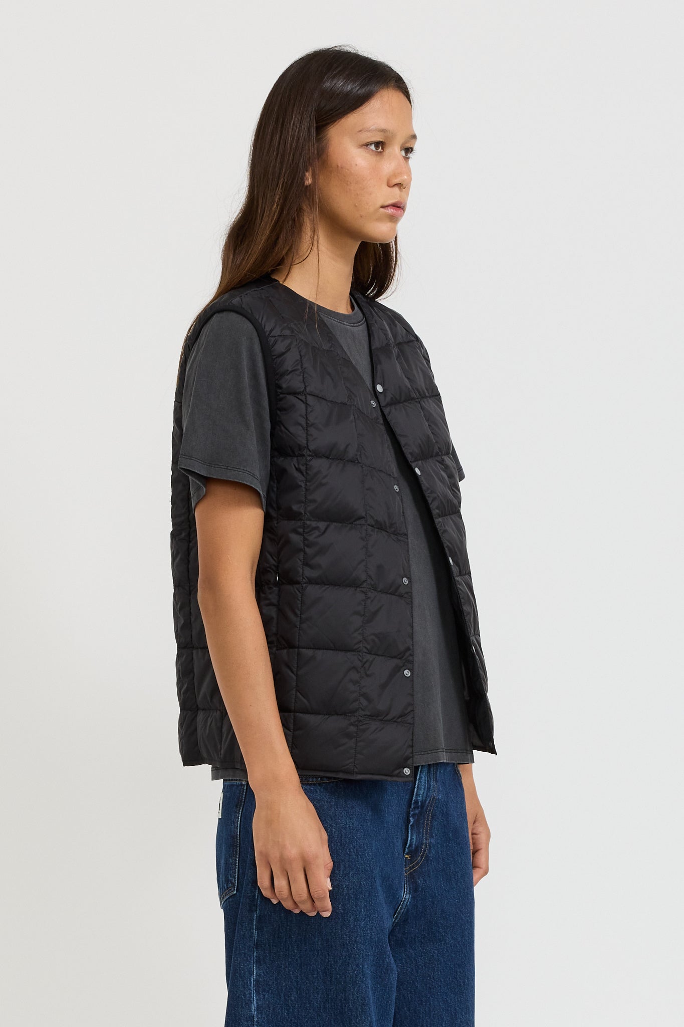 Taion | Womens V Neck Button Down Vest Black | Maplestore