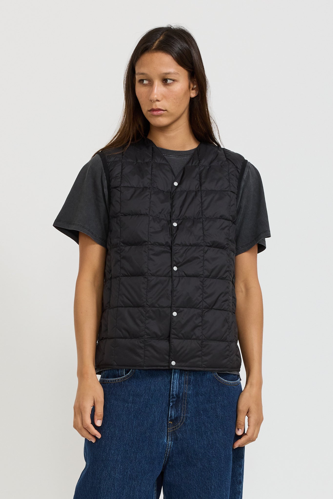 Taion | Womens V Neck Button Down Vest Black | Maplestore
