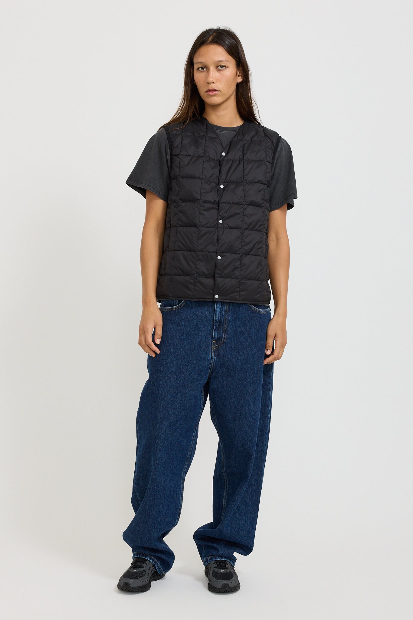 Taion | Womens V Neck Button Down Vest Black | Maplestore