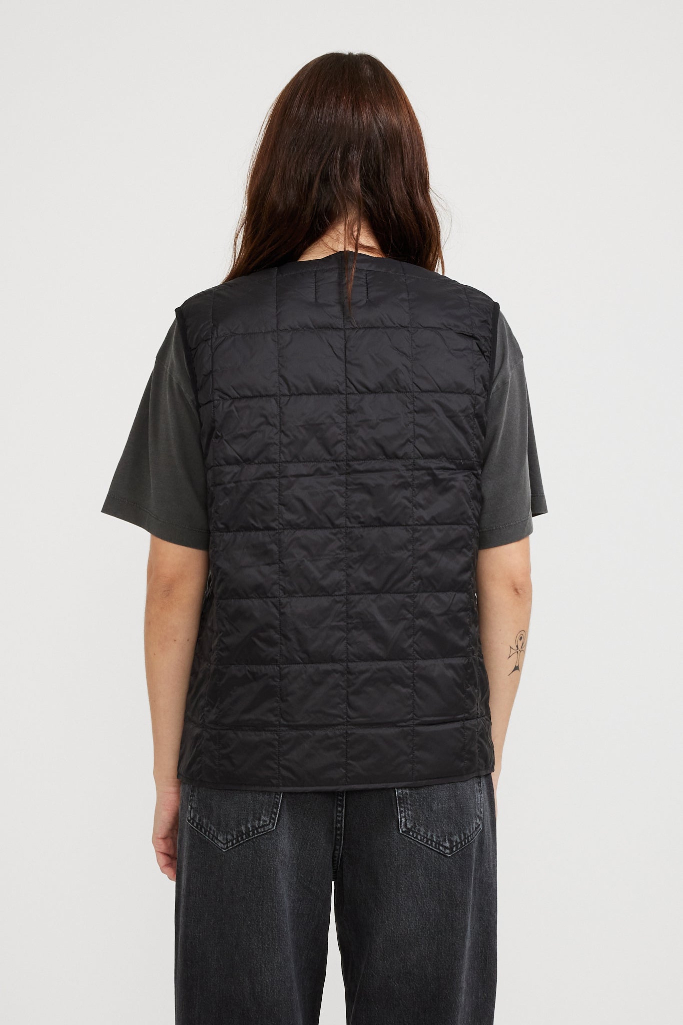 Taion | Womens V Neck Button Down Vest Black | Maplestore