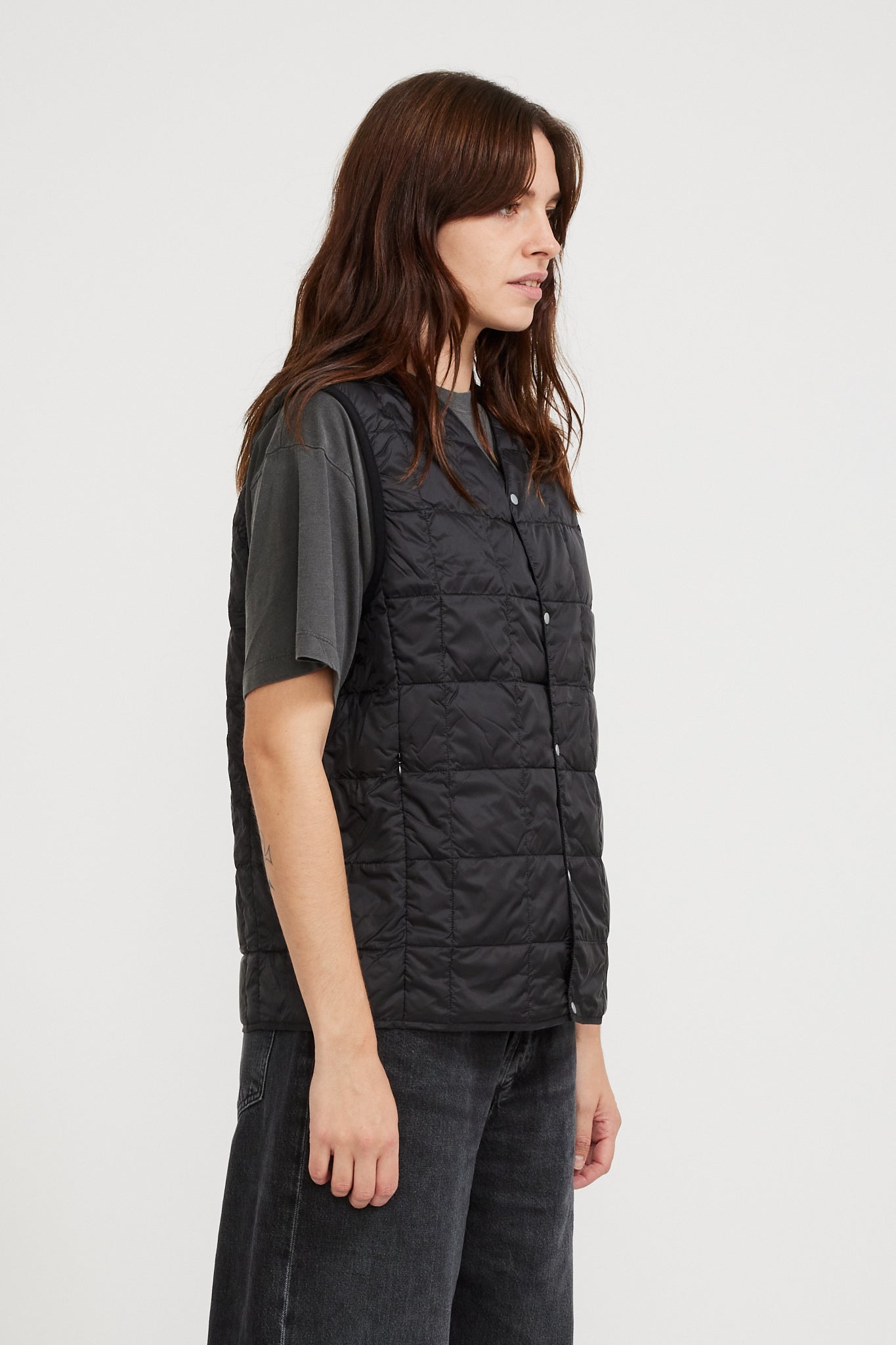 Taion | Womens V Neck Button Down Vest Black | Maplestore