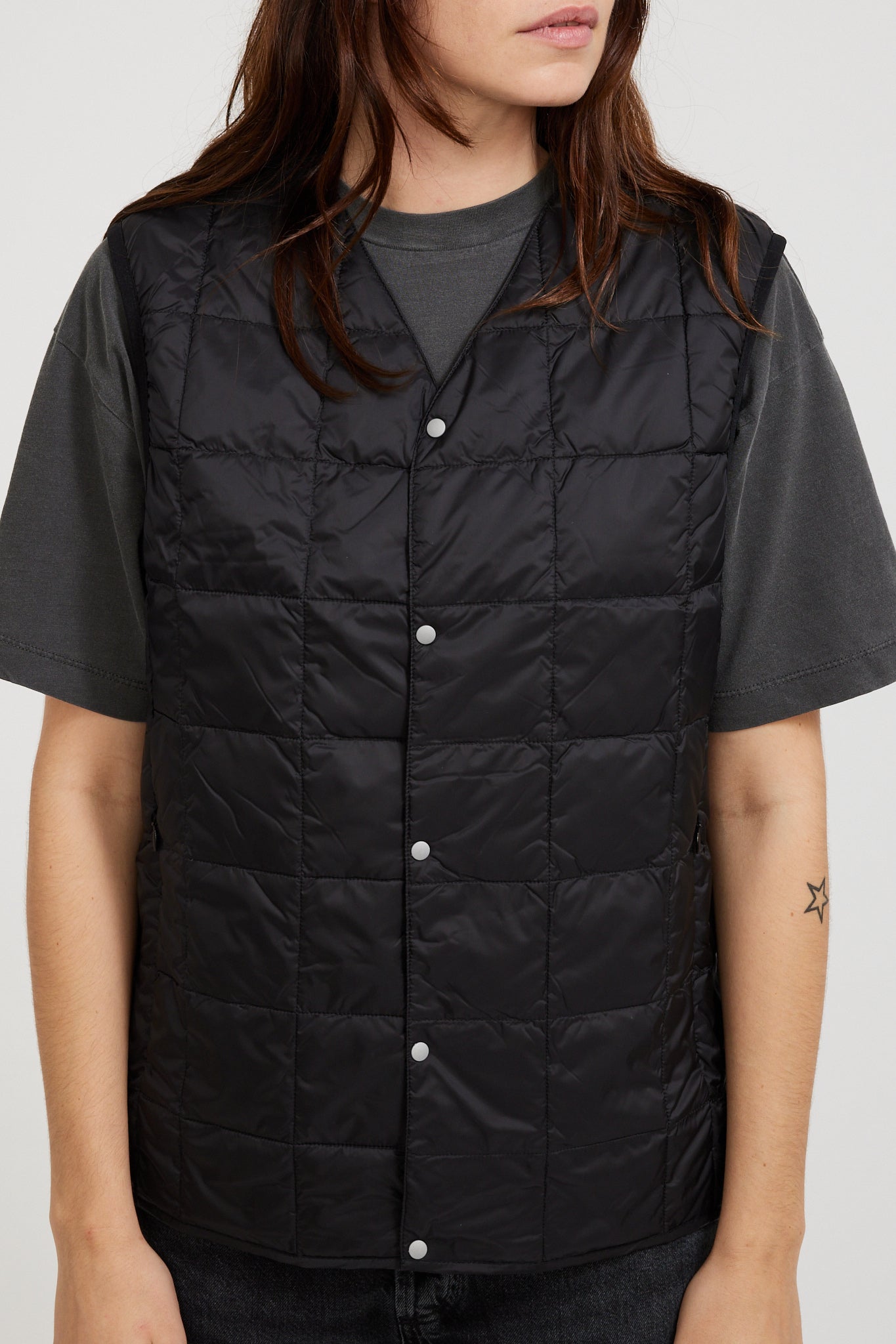 Taion | Womens V Neck Button Down Vest Black | Maplestore