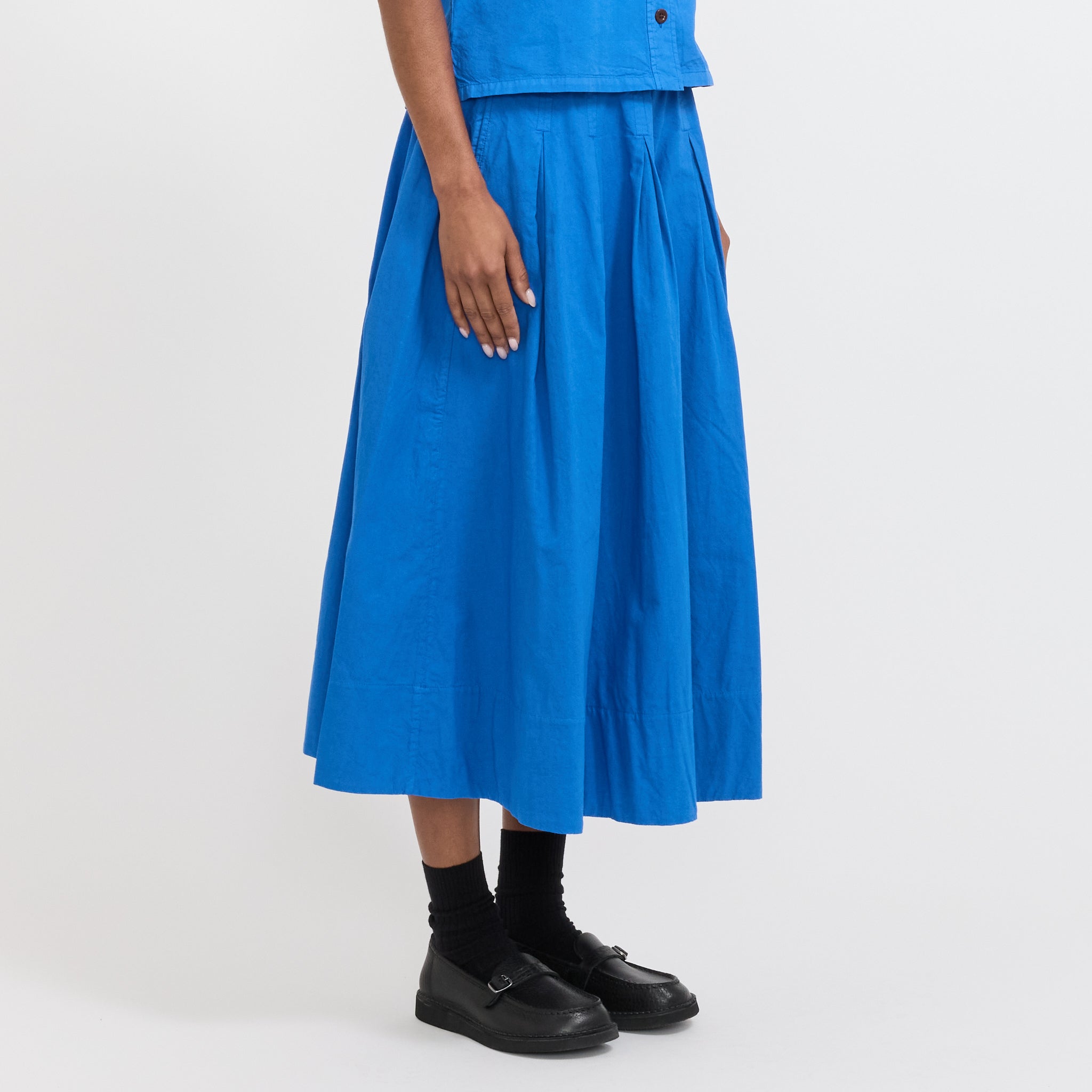 Toast | Pleated Cotton Linen Poplin Skirt Enamel Blue | Maplestore