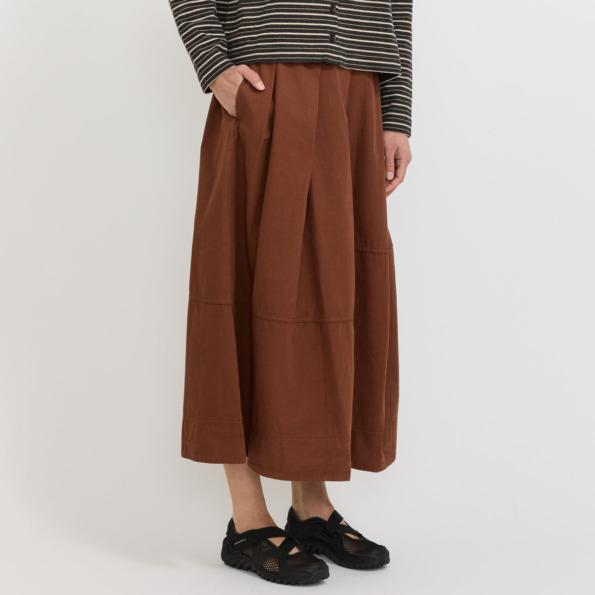 Slanted Pleat Cotton Skirt Brick