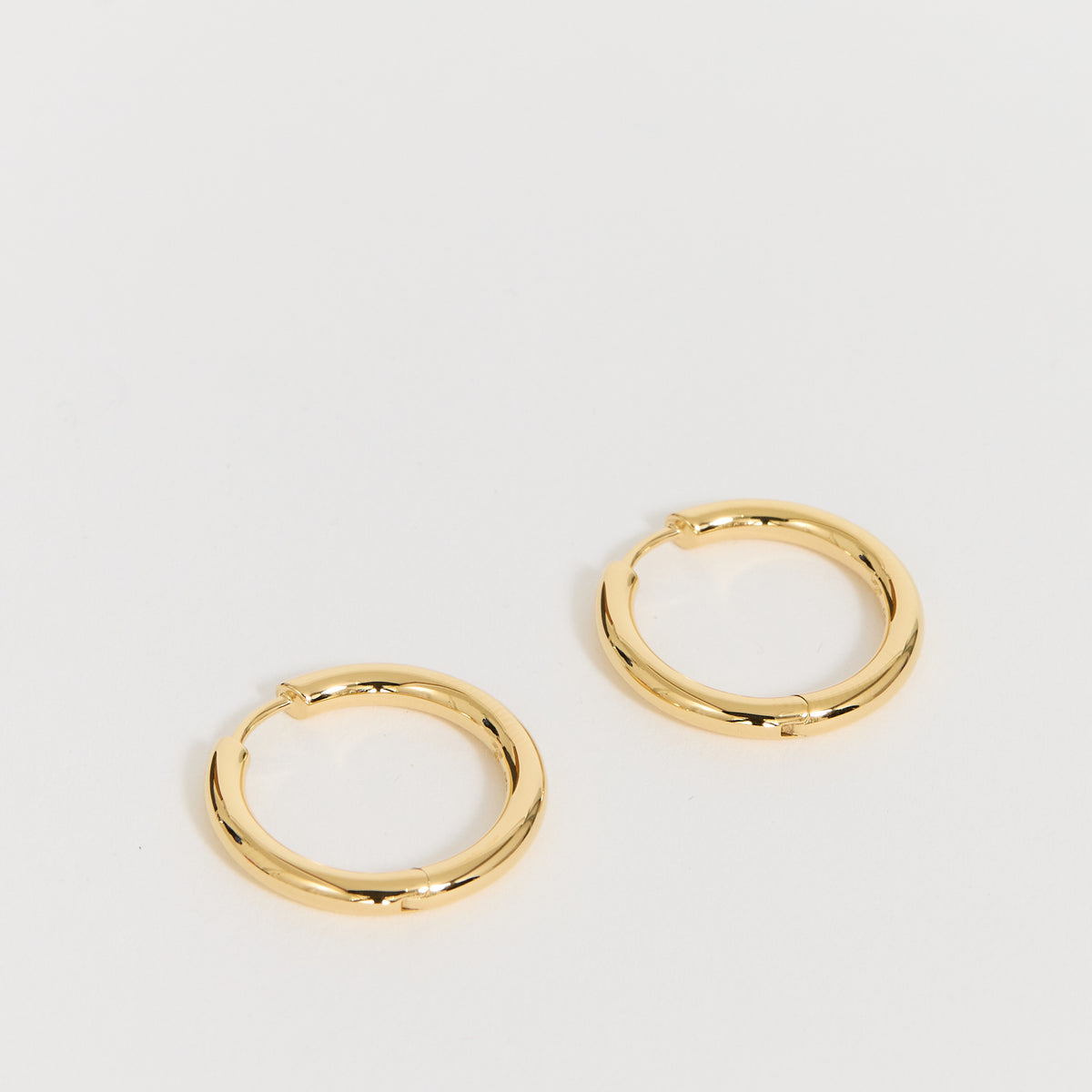 Classic Hoops Medium Gold | Elegant Women