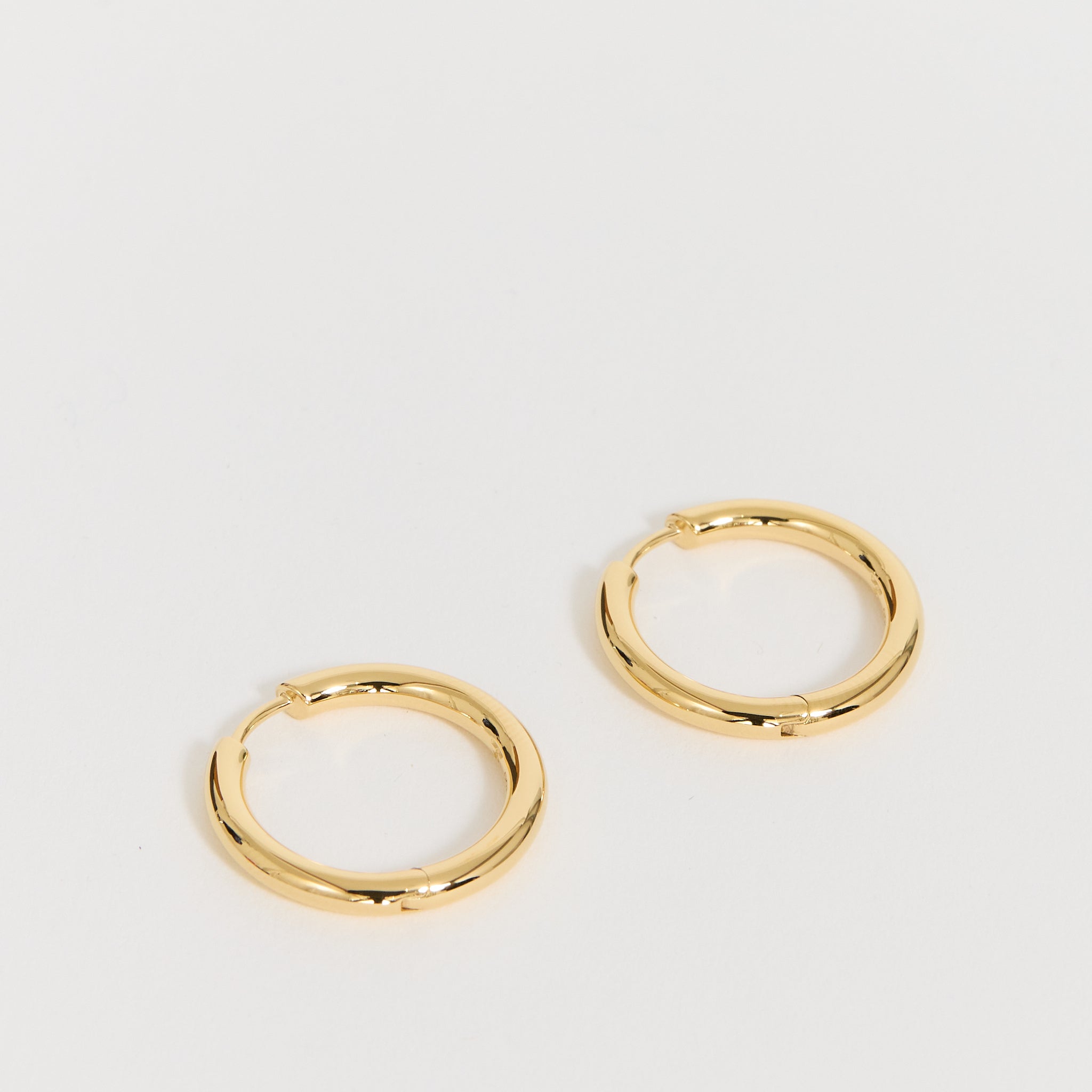 Classic Hoops Medium Gold | Elegant Women's Jewelry by Tom Wood