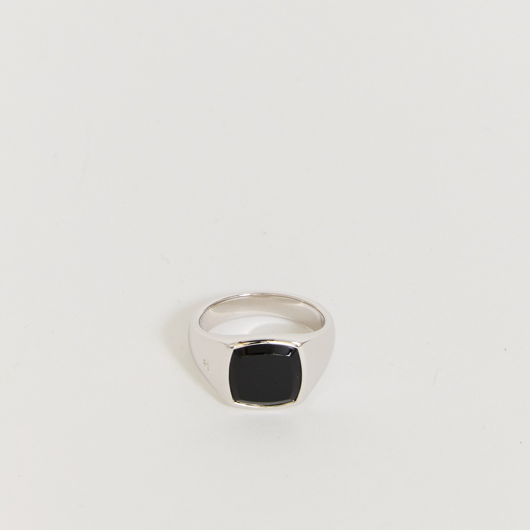 Tom Wood Kay Ring Polished Onyx Silver | Maplestore