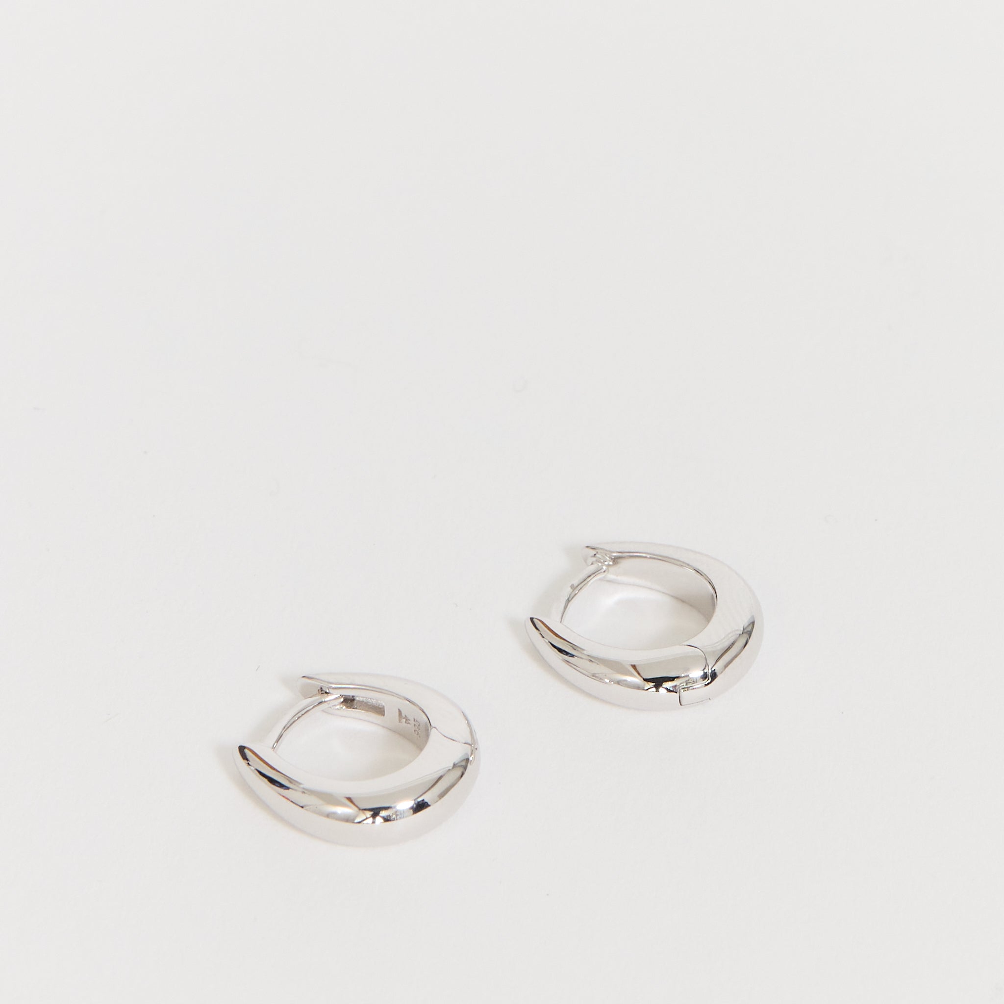 Liz Huggies Silver – Elegant Sterling Silver Earrings | Maplestore