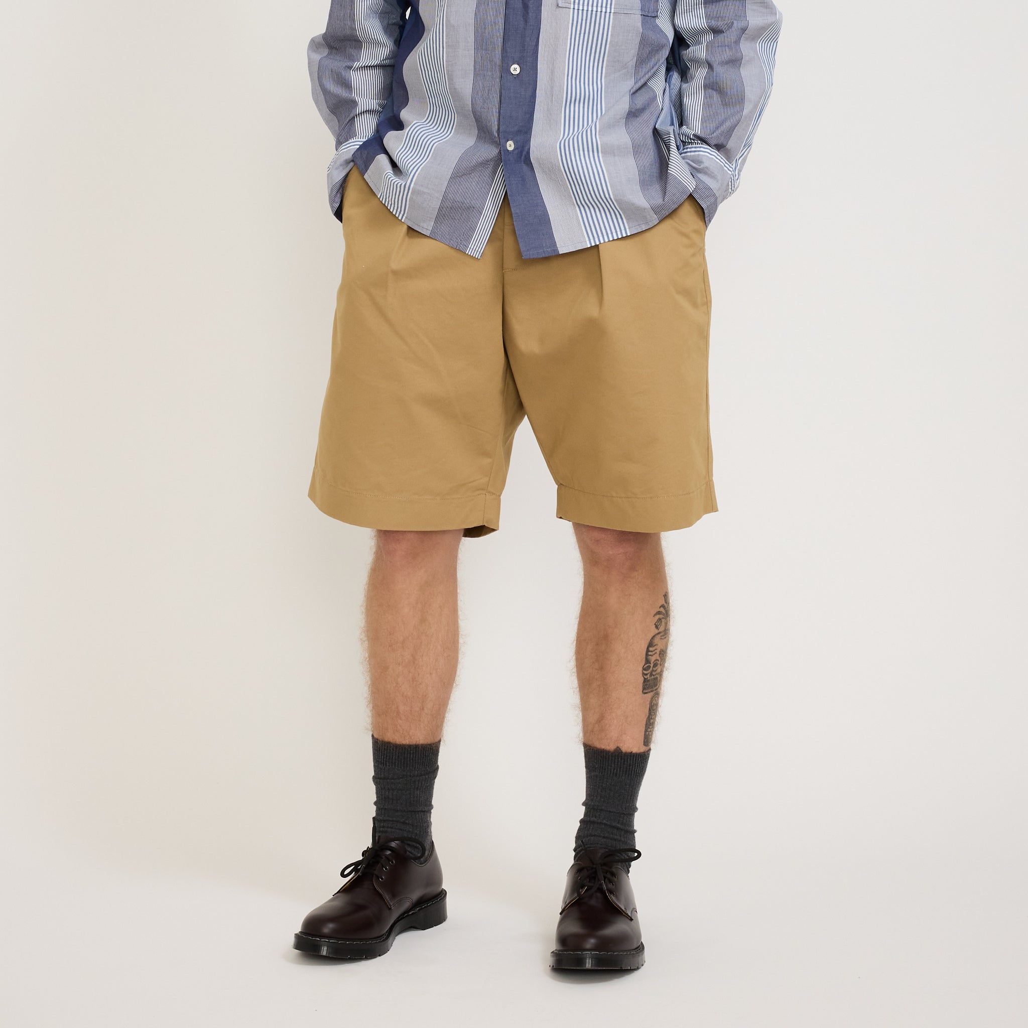 Pleated Track Short Brushed Polytech Sand