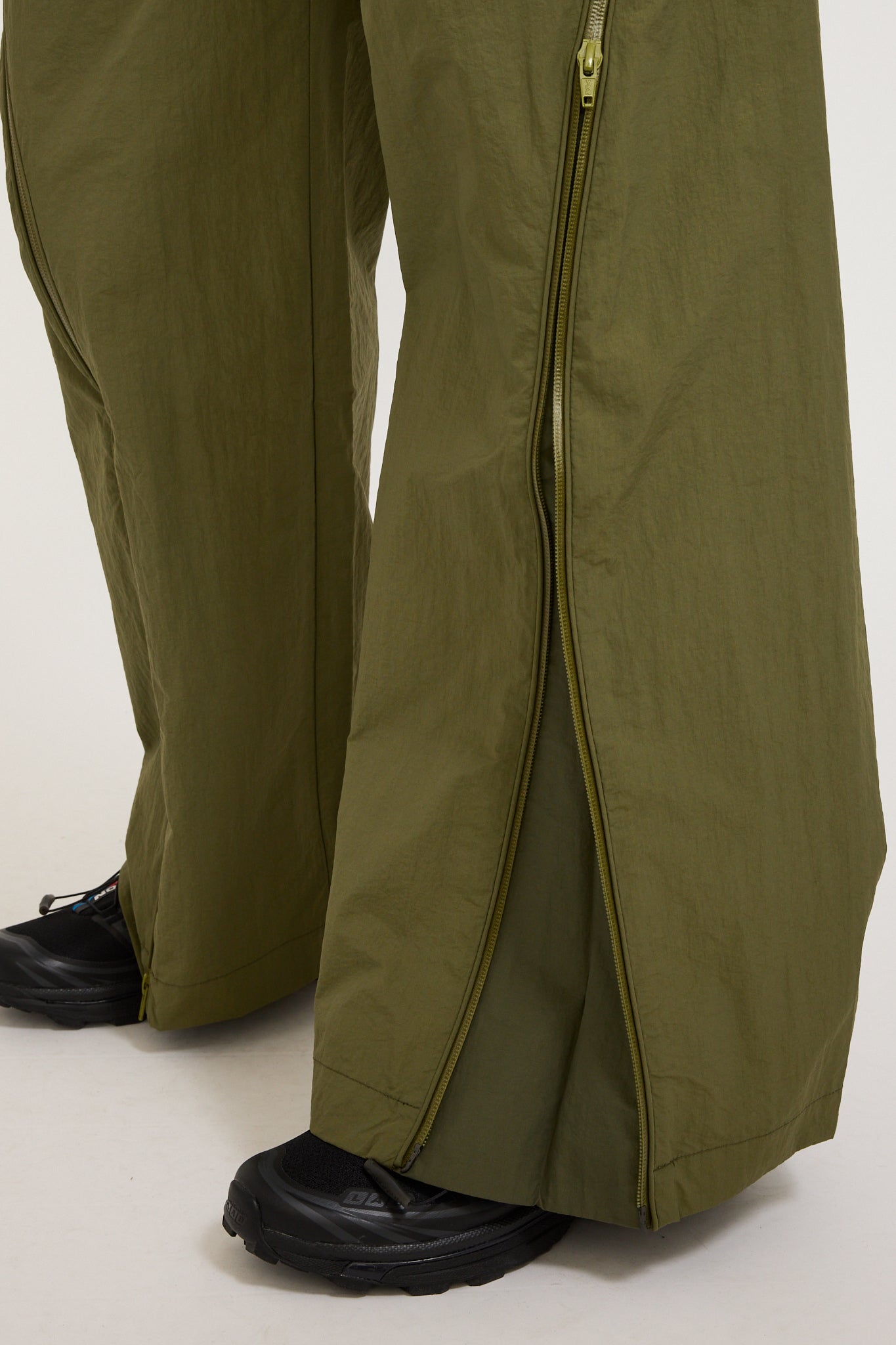 Wynn Hamlyn | Zipper Track Pants Khaki | Maplestore