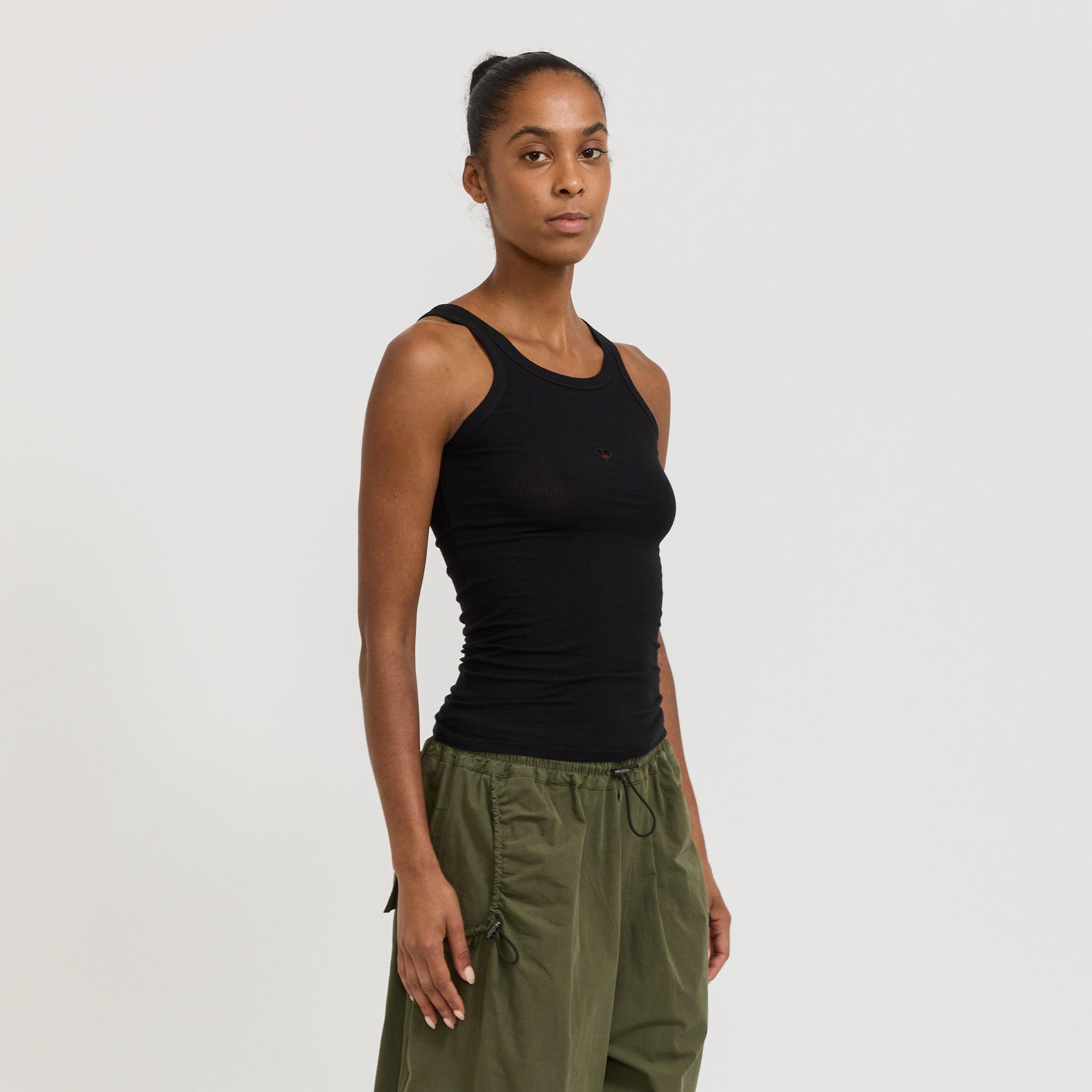 【BASERANGE】HEART TANK/BLACK Heart Tank in Black | Fine organic cotton rib | en | Baserange