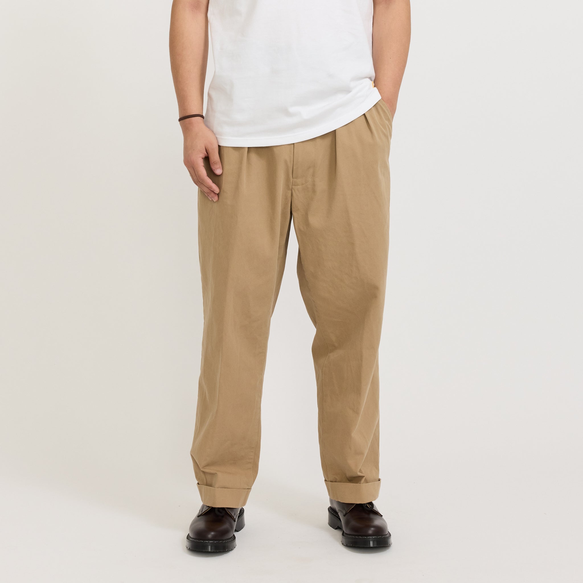 Beams Plus | 2 Pleats Trousers Twill Khaki | Maplestore