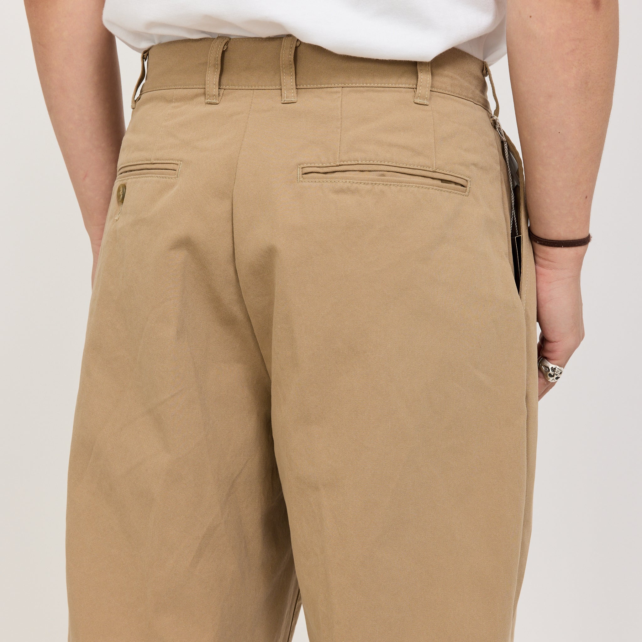 Beams Plus | 2 Pleats Trousers Twill Khaki | Maplestore