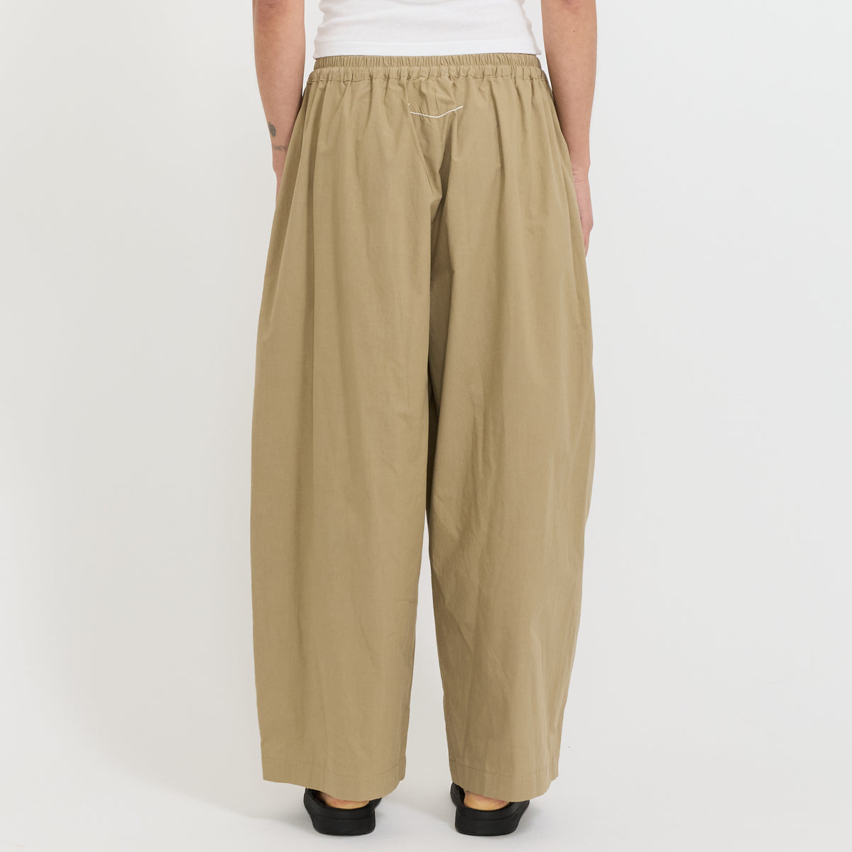 Bassike | Crushed Cotton Pleated Pant Taupe | Maplestore