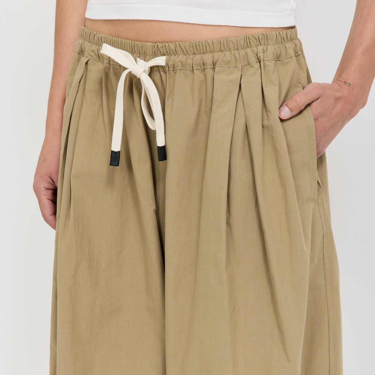 Bassike | Crushed Cotton Pleated Pant Taupe | Maplestore