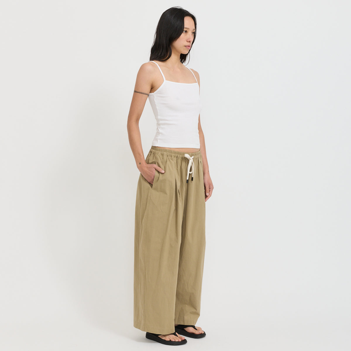 Bassike | Crushed Cotton Pleated Pant Taupe | Maplestore
