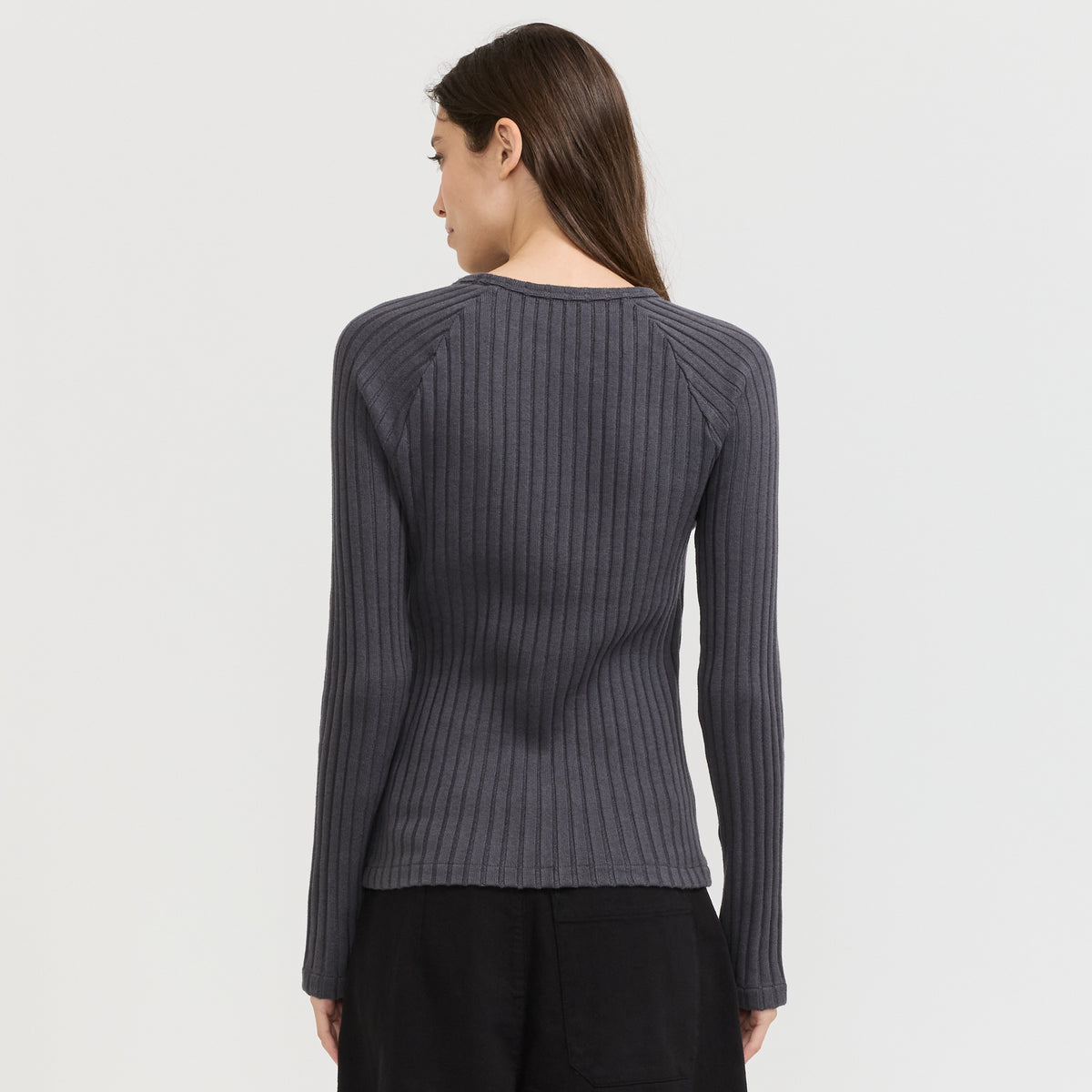 YMC Charotte Raglan Top in Charcoal - model retry3 6