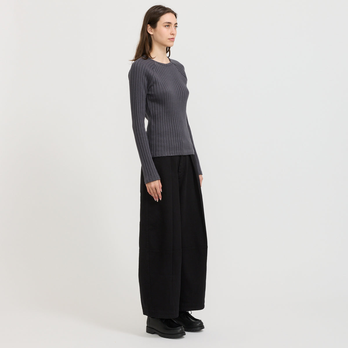 YMC Charotte Raglan Top in Charcoal - model retry4 4