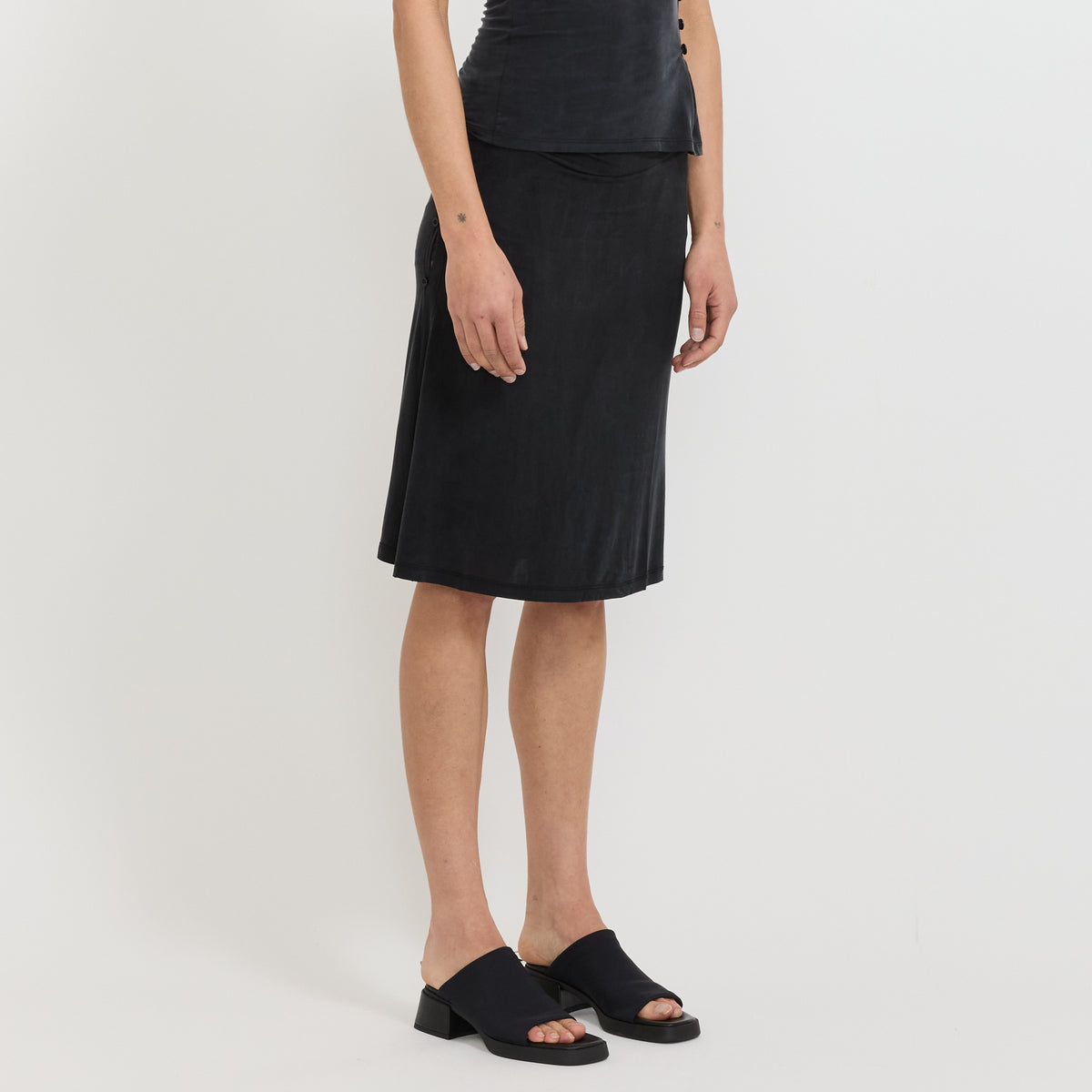 Kylie Vent Midi Skort Graphite