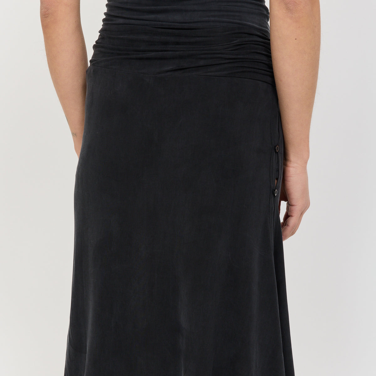Kylie Vent Midi Skort Graphite