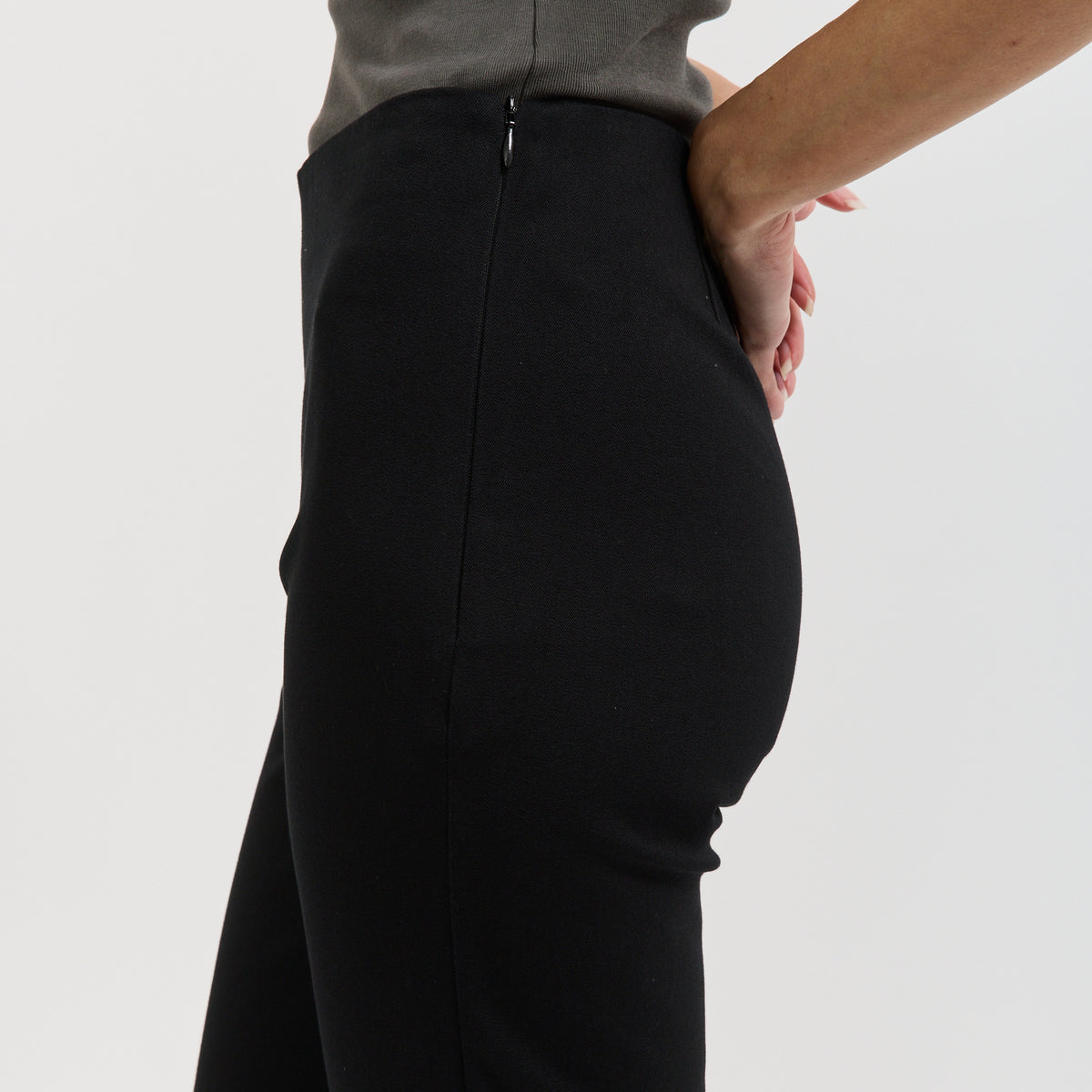 St. Agni | Compact Cotton Minimal Crop Pants Black | Maplestore