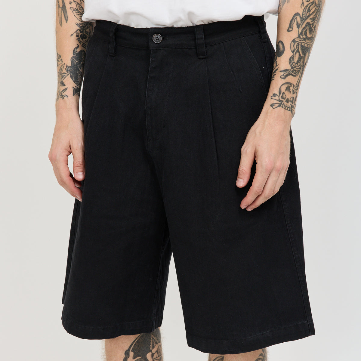 Butter Goods | Pleated Shorts Washed Black | Maplestore
