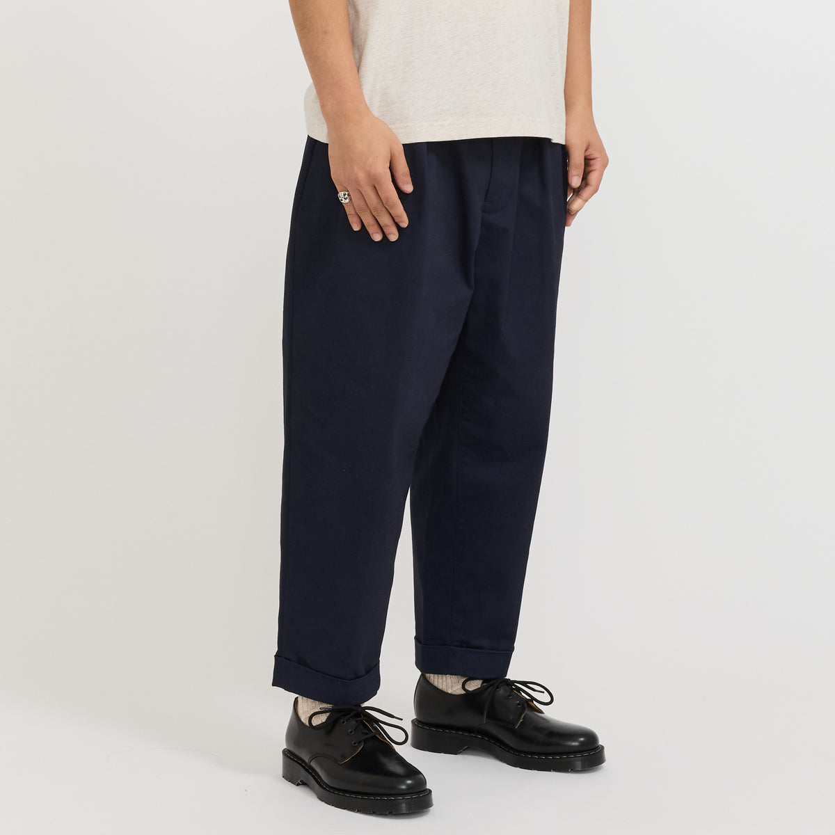 Beams Plus | 2 Pleats Twill Pant Navy | Maplestore
