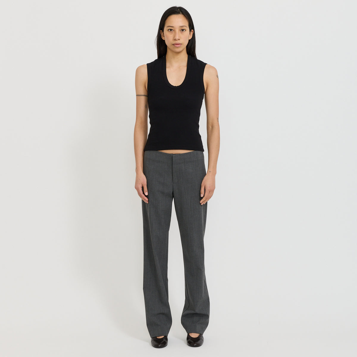 Essential Scoop Tank Black