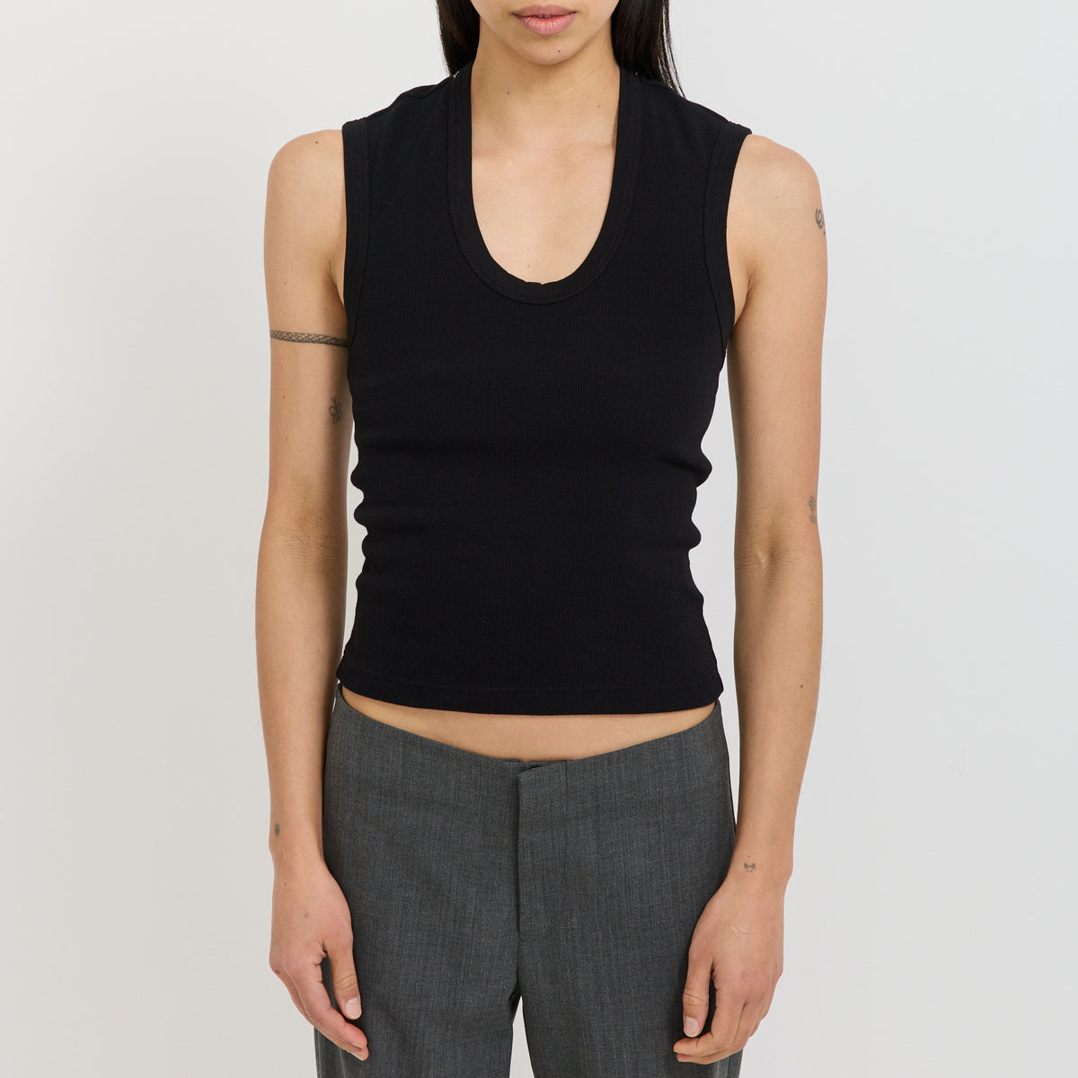 Essential Scoop Tank Black