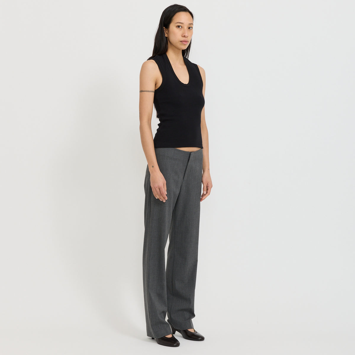 Essential Scoop Tank Black