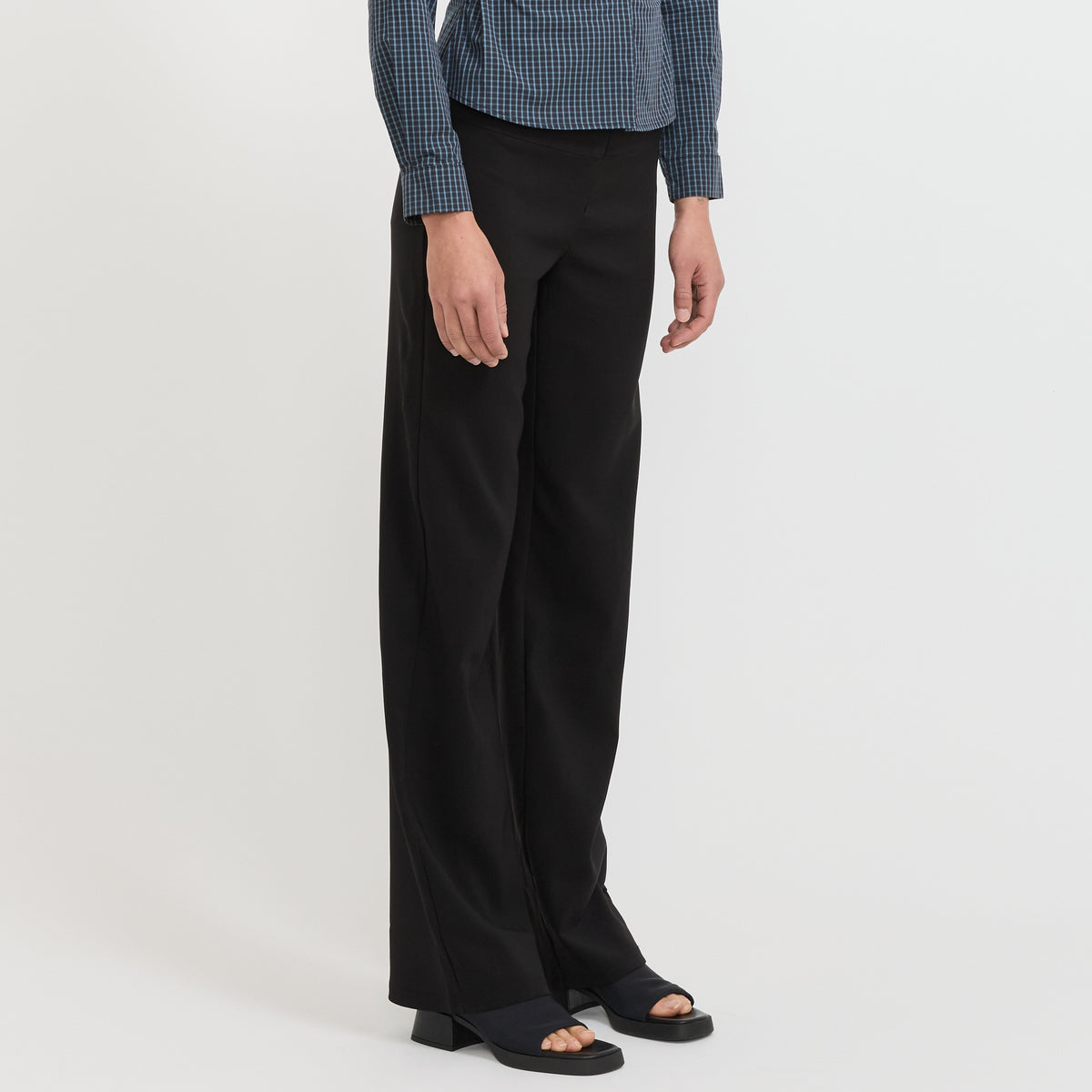 Peachy Den | Jerry Sculpt Trouser Onyx | Maplestore