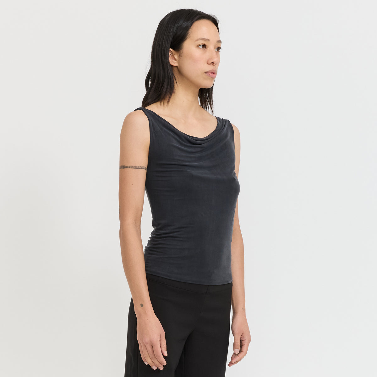 Peachy Den | Kylie Top Graphite | Maplestore