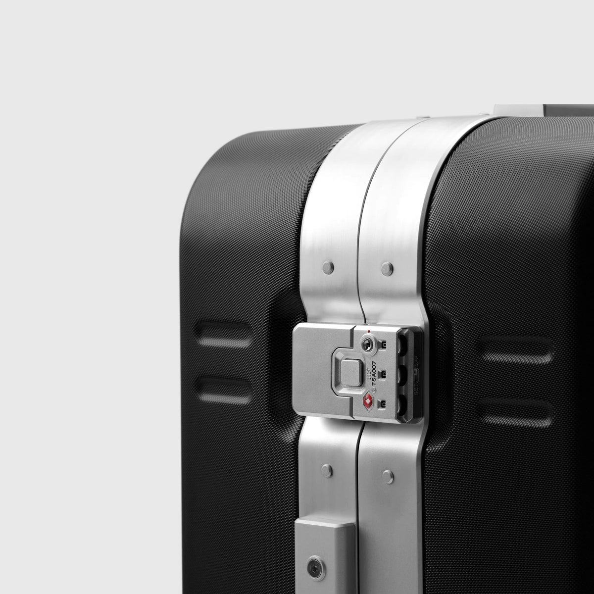 Ramverk Pro Carry-On Silver