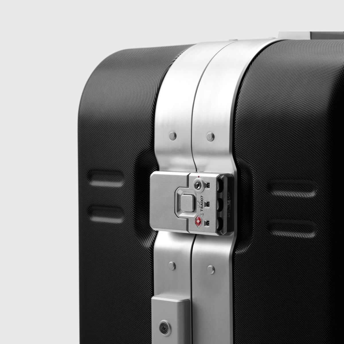 Ramverk Pro Check-In Luggage Large Silver