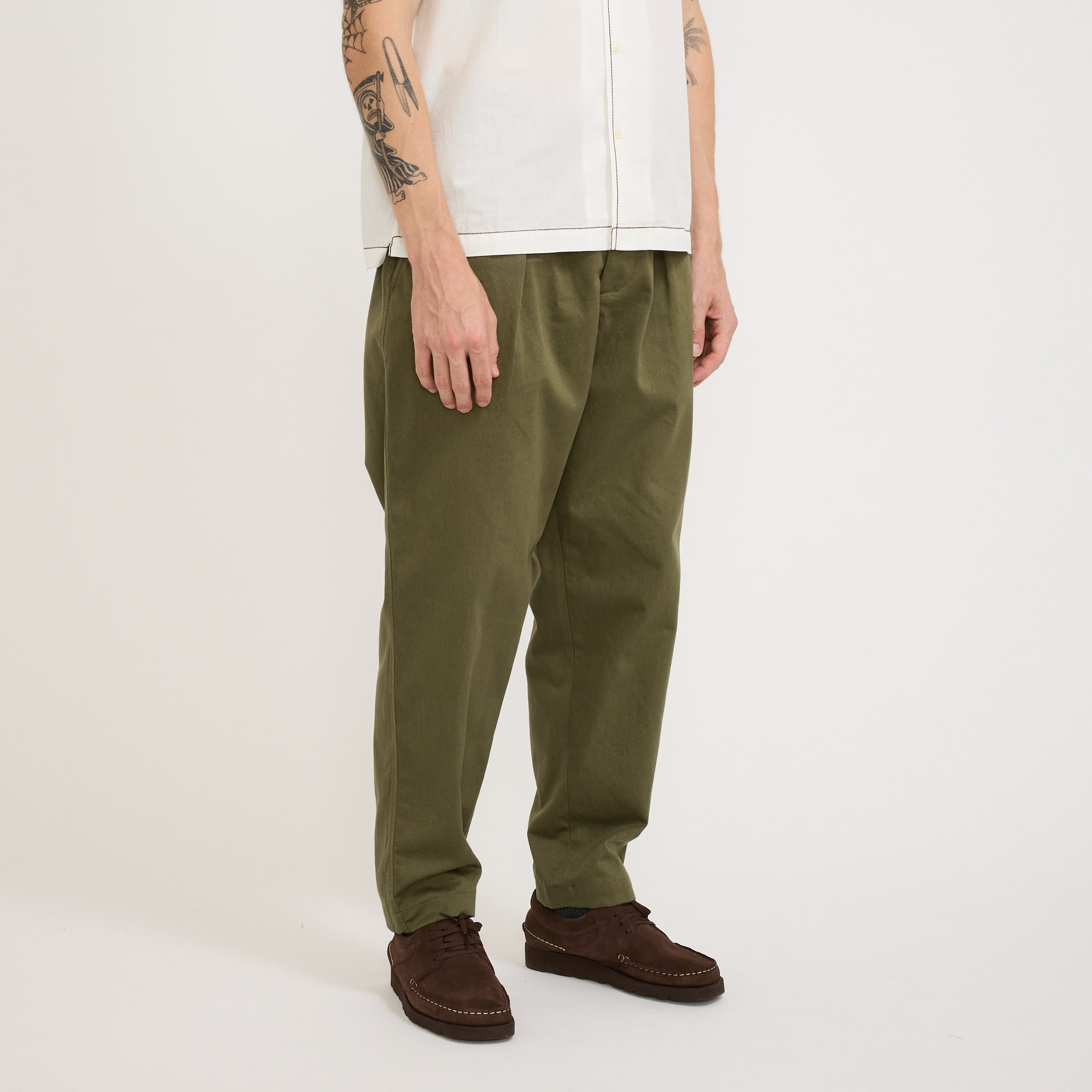 Universal Works | Pleated Track Pant Twill Light Olive | Maplestore