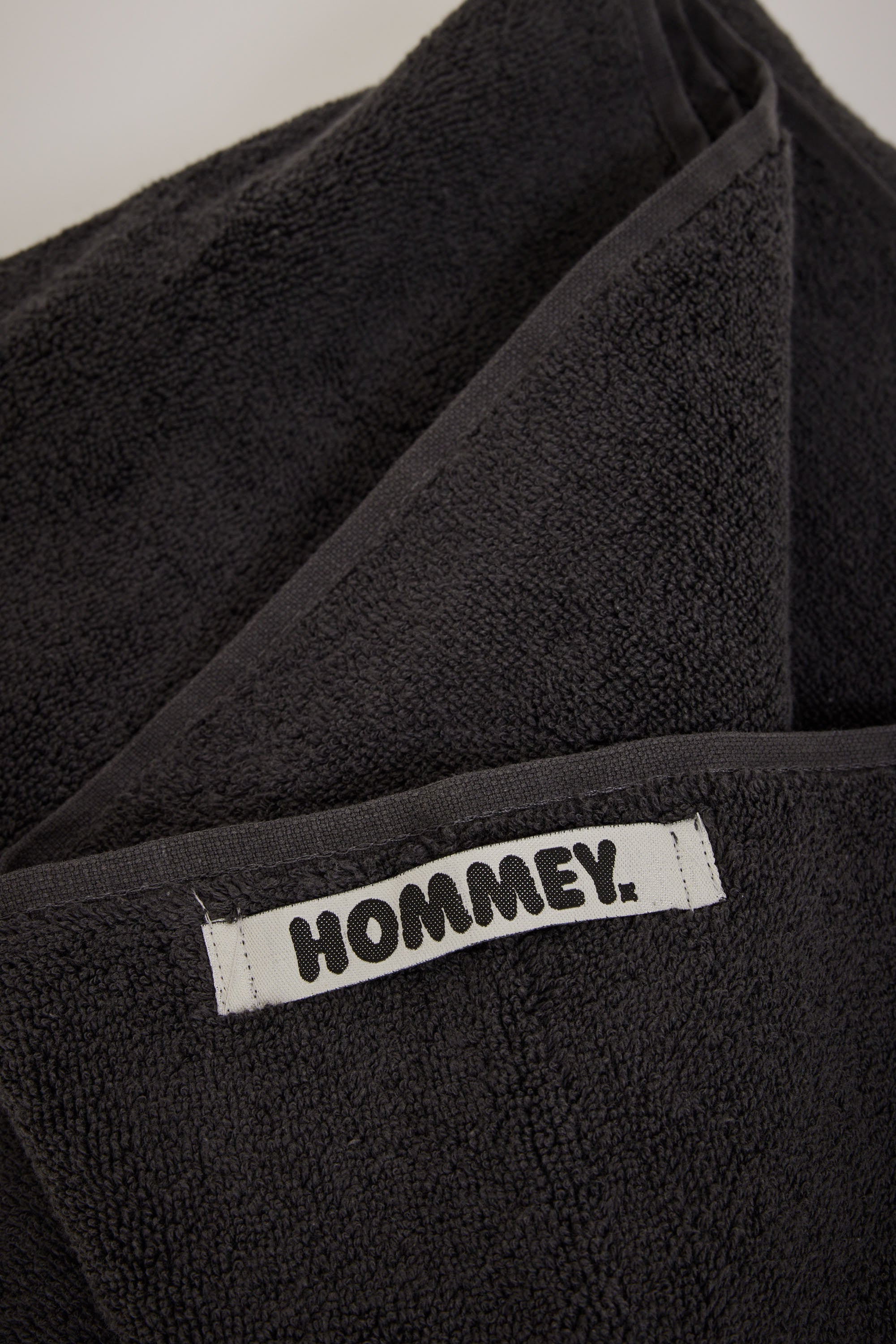 Hommey | Towel Charcoal | Maplestore