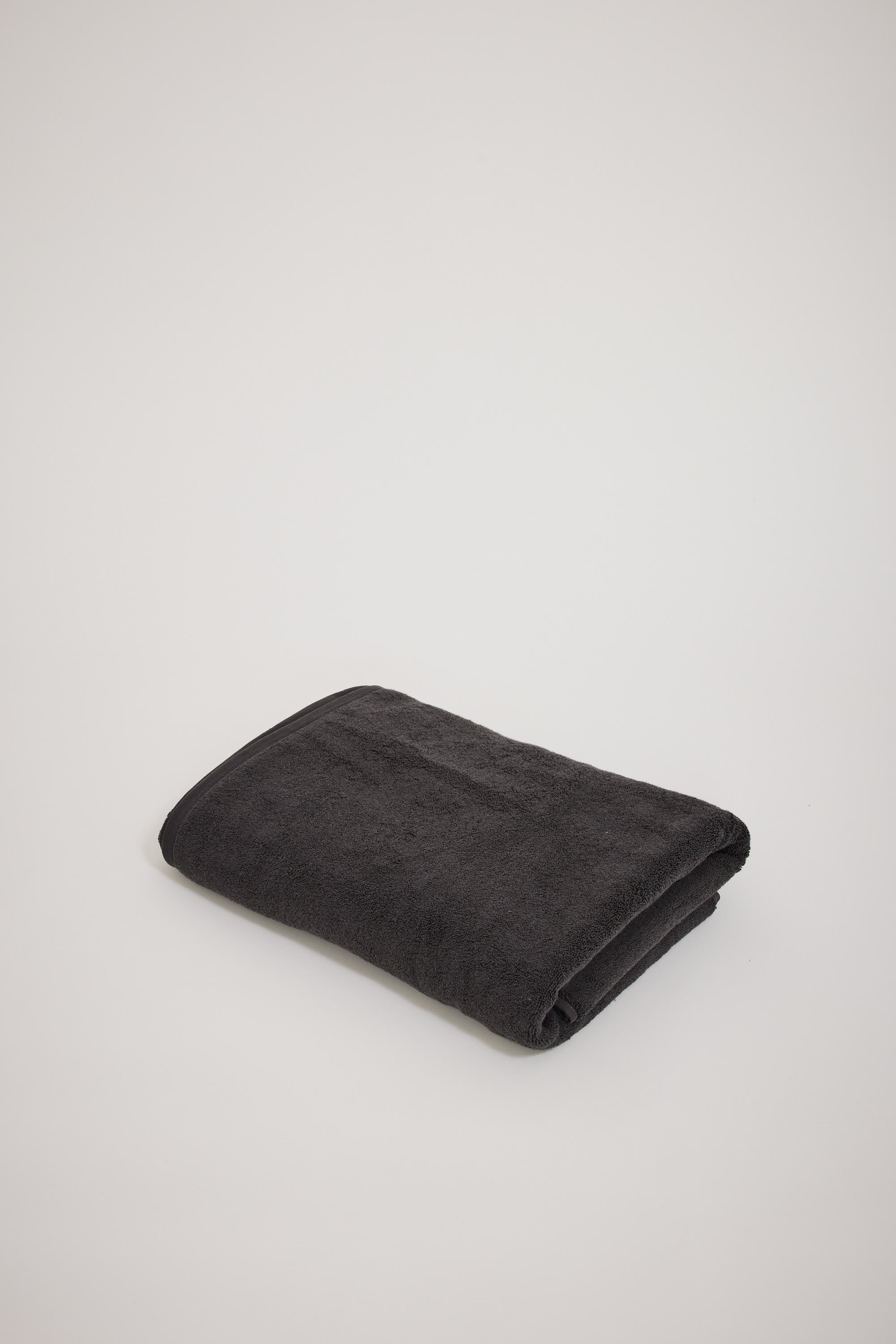 Hommey | Towel Charcoal | Maplestore