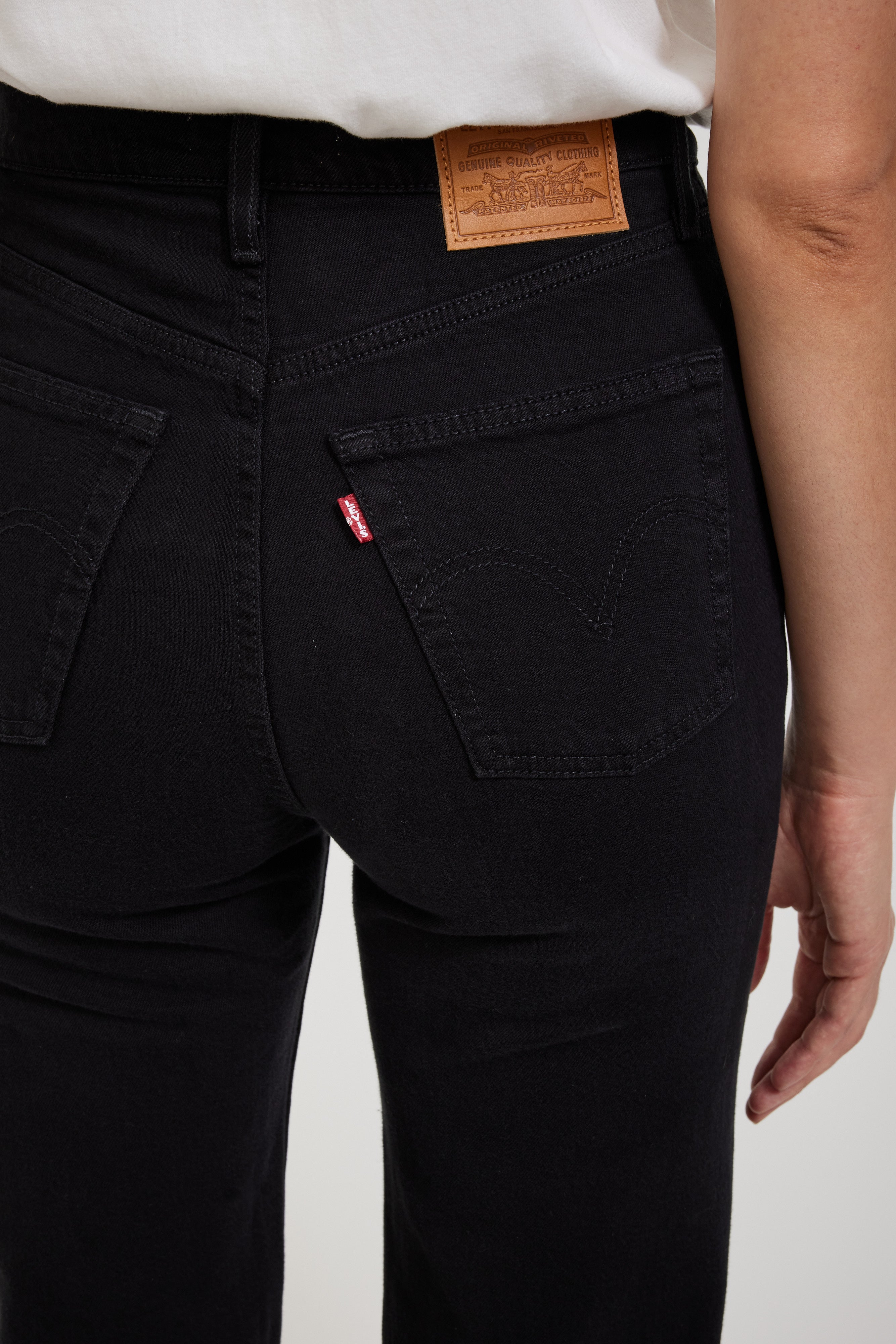 Levis | Ribcage Straight Ankle Black Sprout | Maplestore