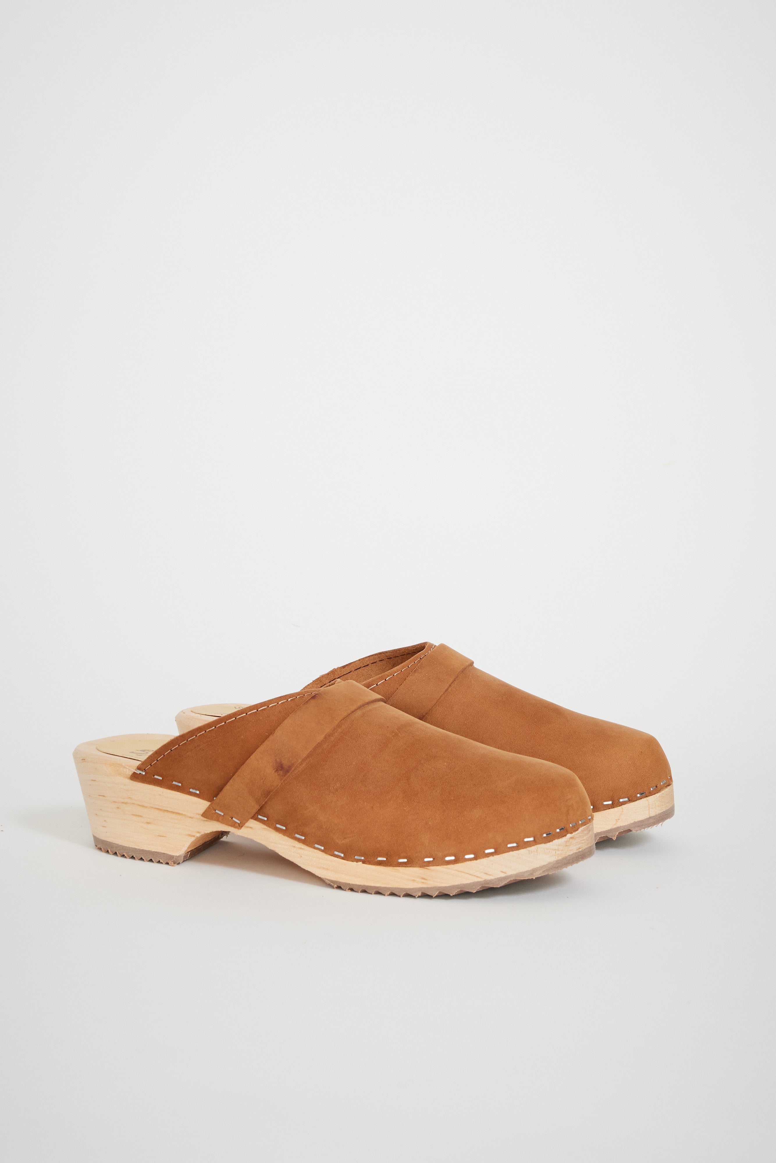Lotta | Classic Brown Oiled Nubuck Clogs | Maplestore