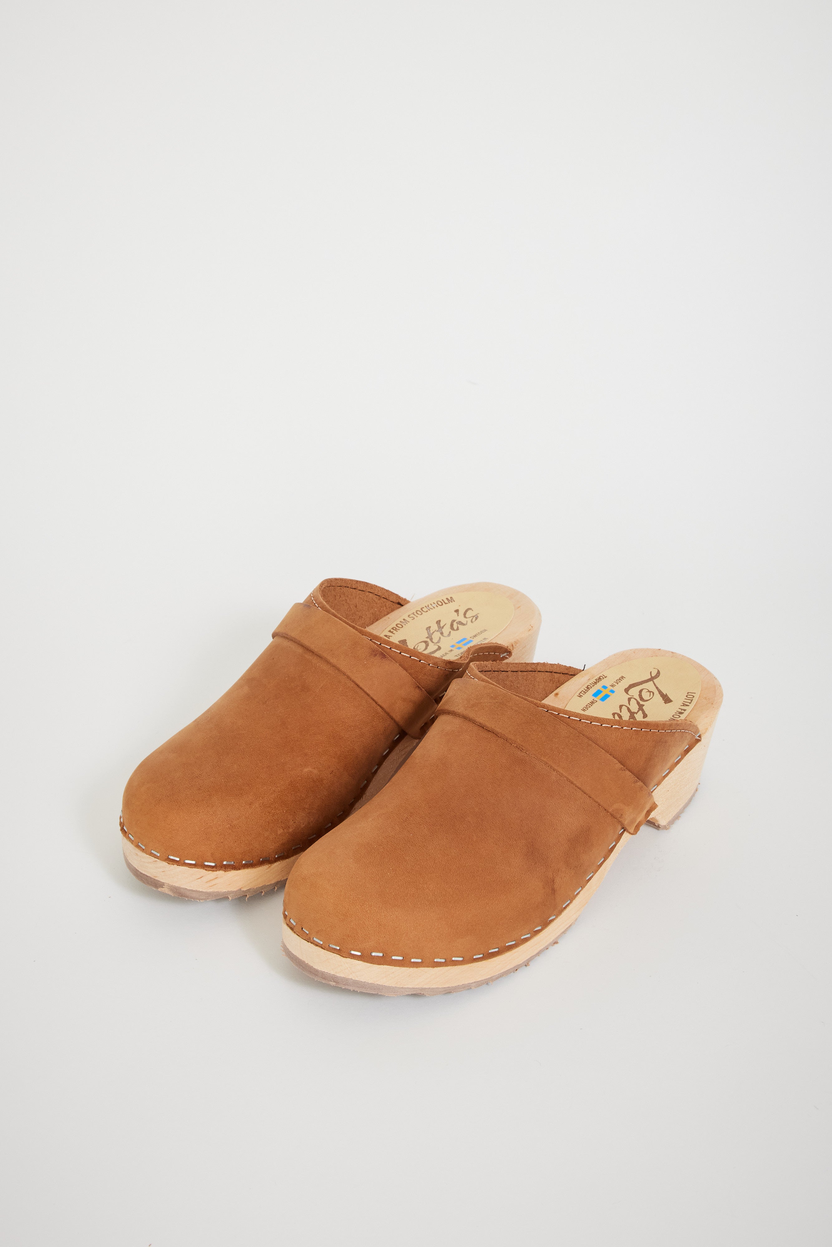 Lotta | Classic Brown Oiled Nubuck Clogs | Maplestore