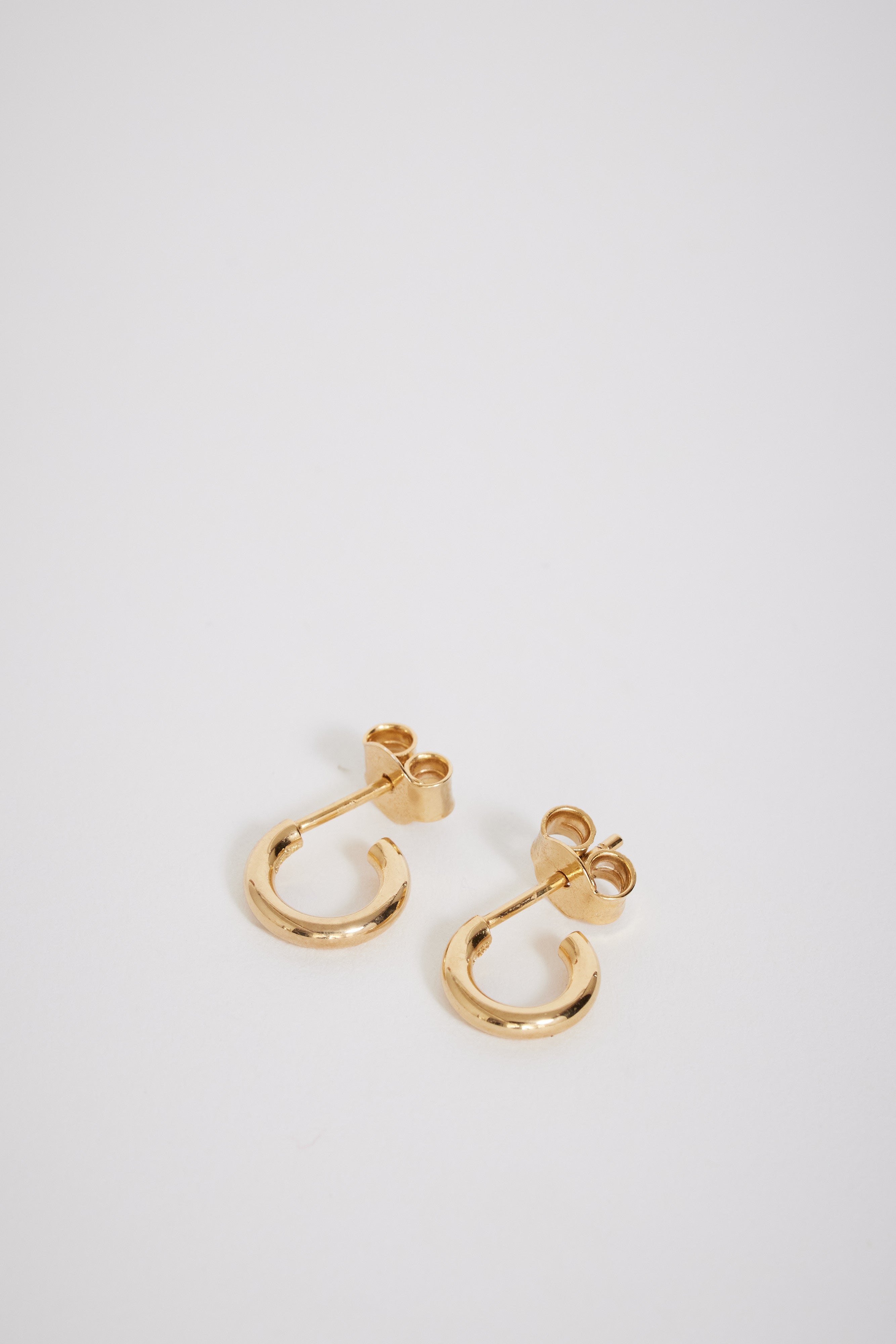 Meadowlark | Taboo Hoop Earrings Small Gold Plated | Maplestore