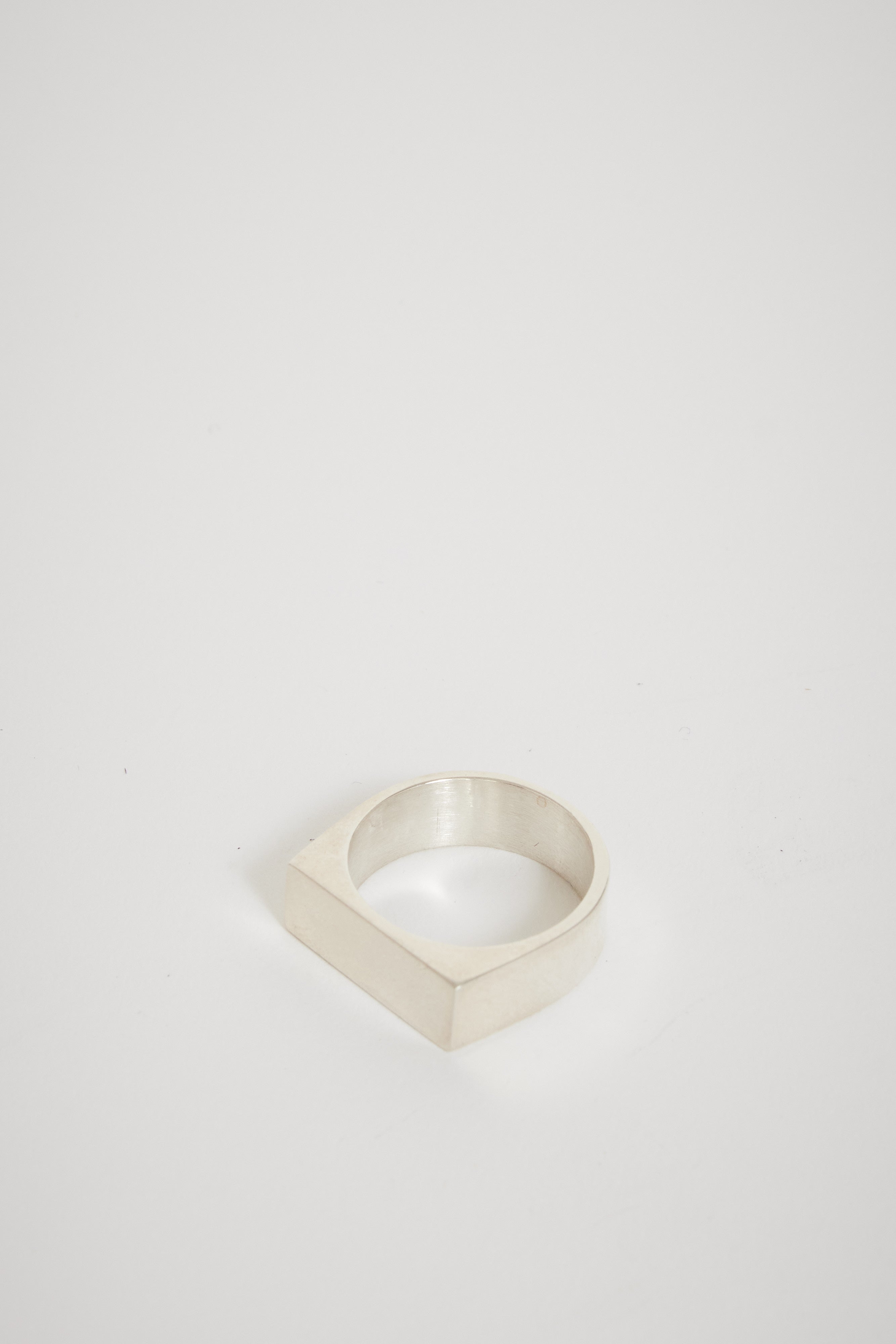 Meadowlark | Wilshire Signet Ring Sterling Silver | Maplestore